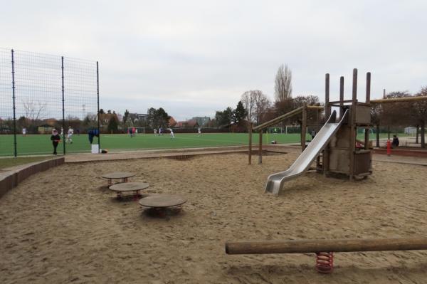 Sportplatz Grundschule am Wasserturm - Berlin-Heinersdorf