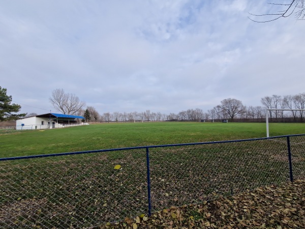 Stadion FK Omladinac - Ravni Topolovac