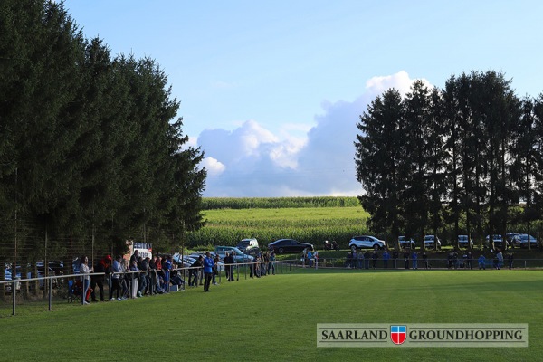 Sportplatz am Wieselborner Hof - Knopp-Labach
