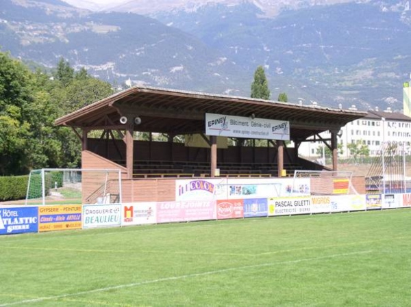 Alter Zustand: Tribüne abgebrannt