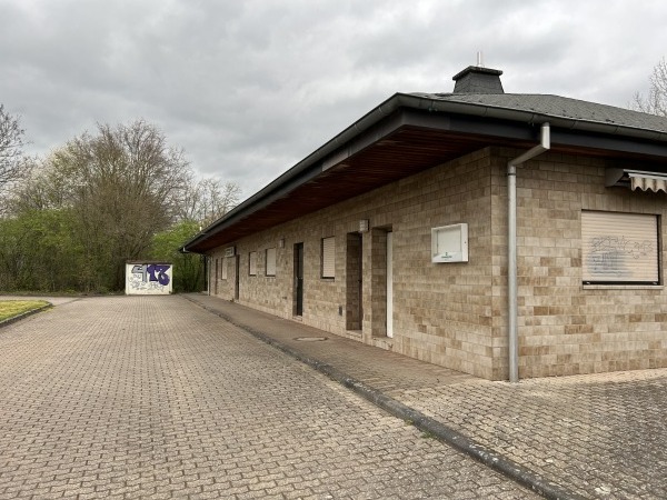 Sportplatz Unter der Bahn - Mülheim-Kärlich-Urmitz Bahnhof