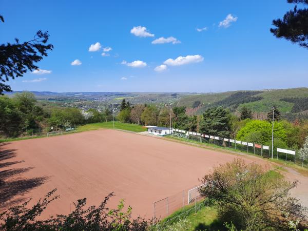 Kappe-Kaul-Stadion - Brohl-Lützing-Niederlützingen