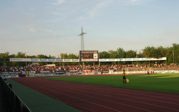 Südstadion im Jean-Löring-Sportpark - Köln-Zollstock