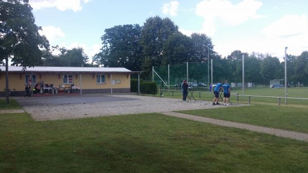Gemeinde-Sportplätze Strandweg - Halbe