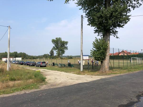 Boisko w Niemstowie - Niemstów