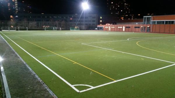 Sportplatz Allee der Kosmonauten/Gymnasium - Berlin-Marzahn