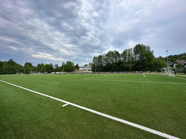 Sportplatz an der Schule - Atzelgift