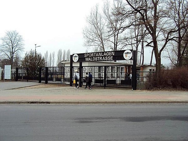 Stadion der Hüttenwerker auf den Sportanlagen Waldstraße - Eisenhüttenstadt