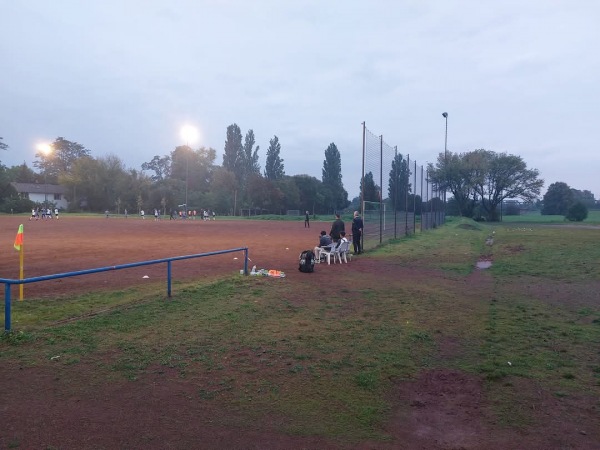 Sportanlage an der Mainbrücke Platz 2 - Hanau-Klein-Auheim