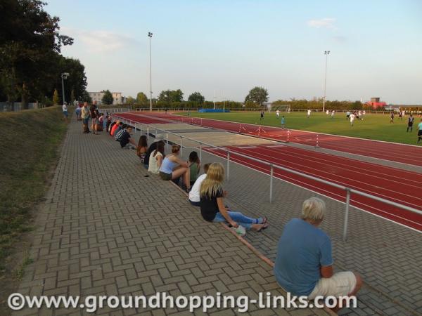 Fritz-Heinrich-Stadion im Sportpark Süd - Bitterfeld-Wolfen