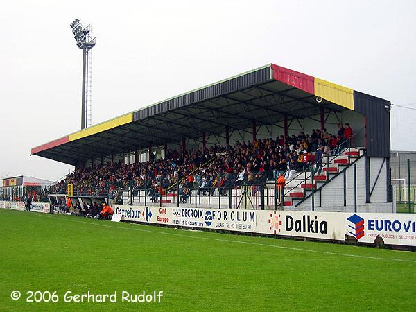 Alter Zustand (vor dem Abriss der Tribüne)
