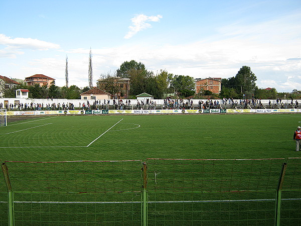 Stadiumi Shkumbin - Peqin