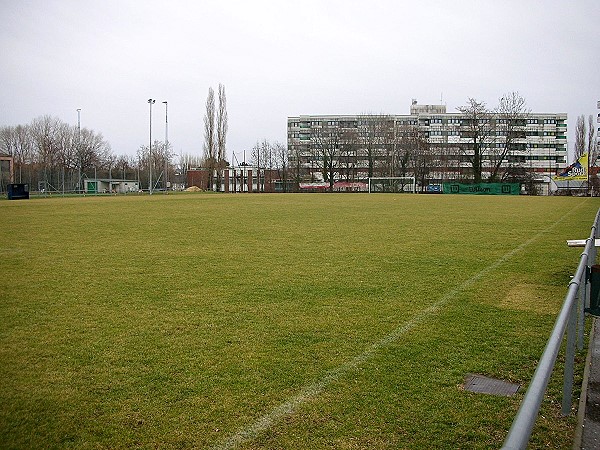 Sportplatz Red Star Auto - Wien