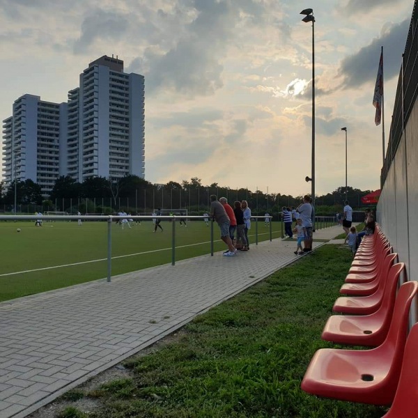 Sportplatz In der Gracht - Köln-Poll