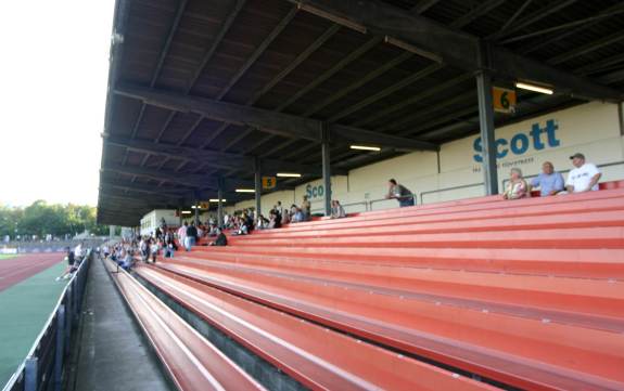 Südstadion im Jean-Löring-Sportpark - Köln-Zollstock