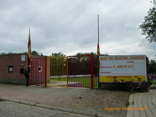 Bart de Troetsel Stadion - Niel