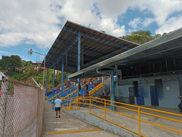 Estadio Allen Riggioni Suárez - Grecia