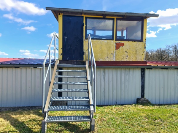 Glück-Auf-Kampfbahn Nebenplatz - Menteroda