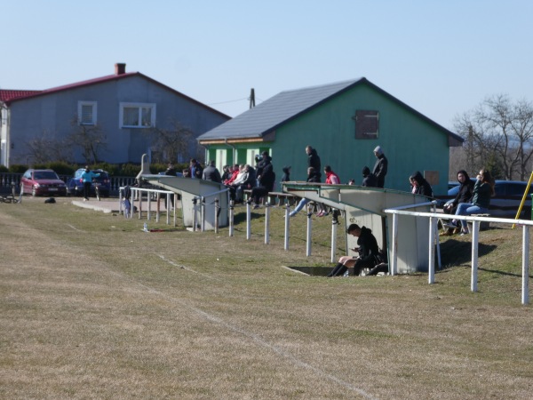 Boisko w Grzmiącej - Cybinka