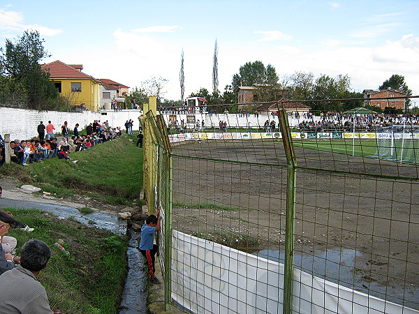 Stadiumi Shkumbin - Peqin