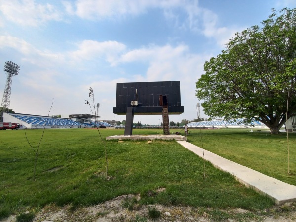 Do'stlik stadioni - Yangibozor