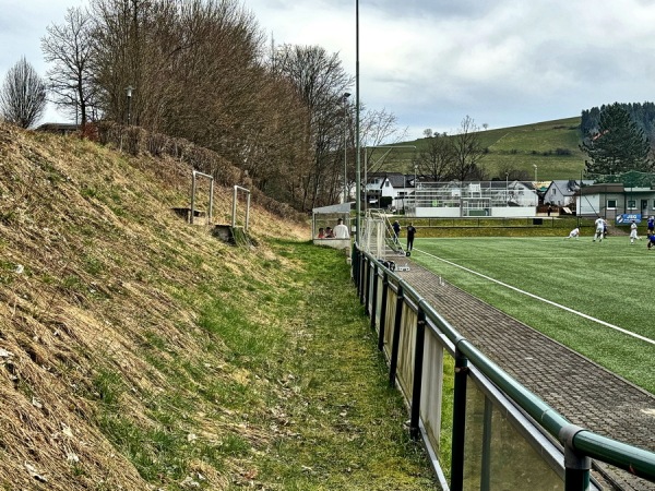 Wiesengrund-Stadion - Meschede-Grevenstein