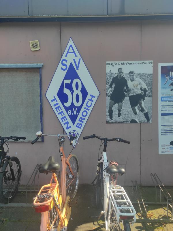 Bezirkssportanlage Tiefenbroich Platz 2 - Ratingen-Tiefenbroich