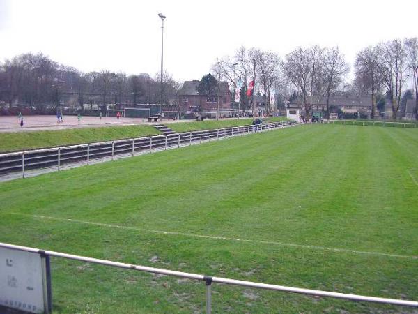 Bezirkssportanlage Düsseldorfer Straße - Duisburg-Wanheimerort