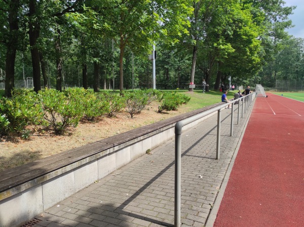 Sportplatz Heideweg - Neu-Isenburg-Zeppelinheim