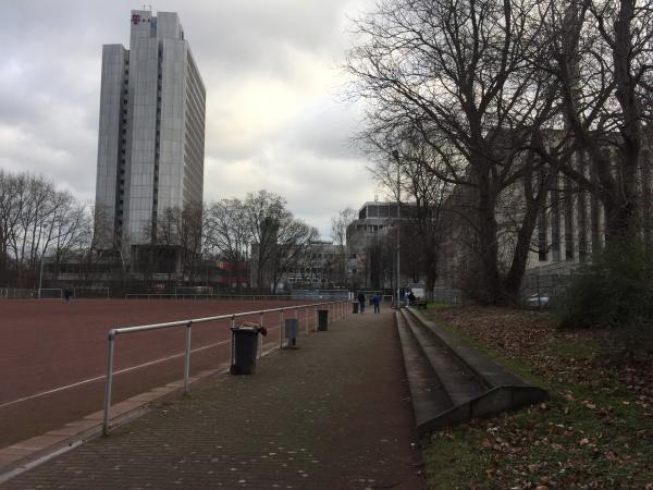 Prälat-Wolker-Anlage / Bezirkssportanlage Mitte Platz 3 - Köln-Ehrenfeld