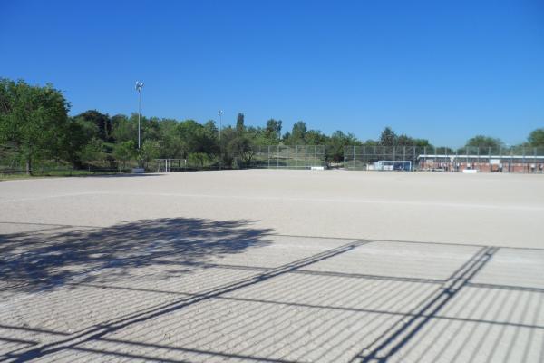 Campo de Fútbol Las Águilas - Madrid, MD