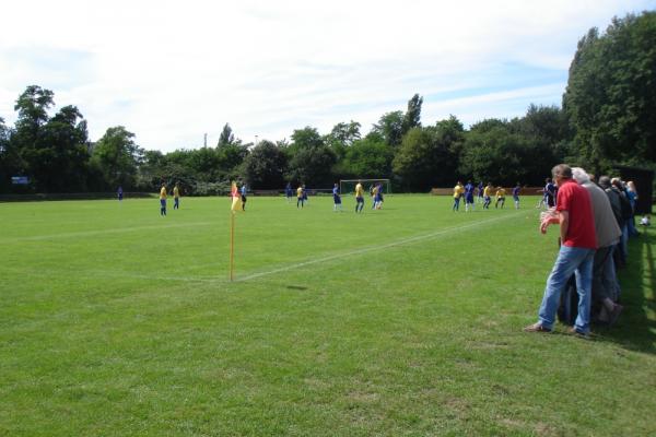 Sportanlage an der Kanalbrücke - Hannover-Vahrenheide