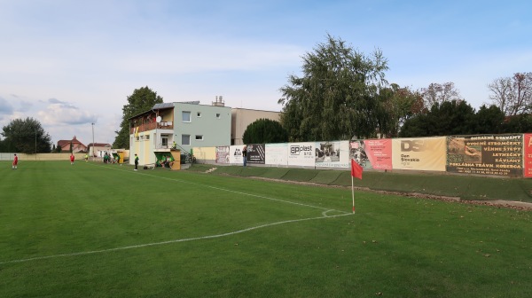 Futbalové ihrisko Topoľníky - Topoľníky