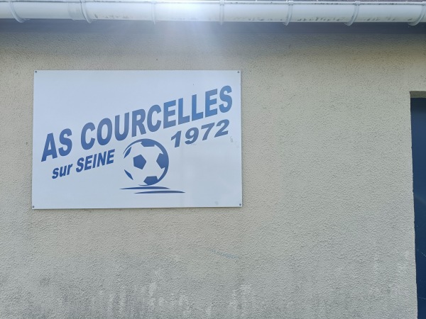 Stade Municipal André Bonnetat - Courcelles-sur-Seine