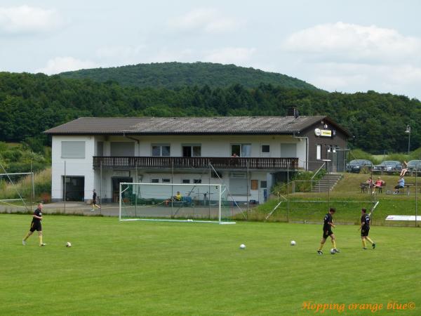 Sportplatz Auf der Mühle - Dautphetal-Holzhausen
