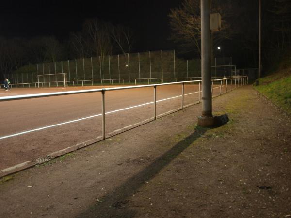 Bezirkssportanlage B8/Emsstraße - Duisburg-Fahrn