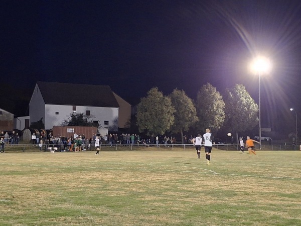 Sportplatz am Dorfgemeinschaftshaus - Kirtorf-Wahlen