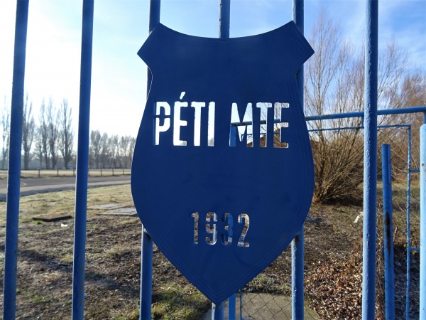 Pétfürdői Sportpálya Műfüves pálya - Pétfürdő