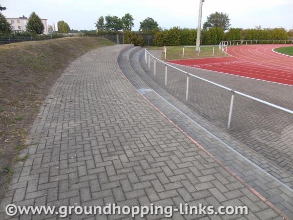 Fritz-Heinrich-Stadion im Sportpark Süd - Bitterfeld-Wolfen