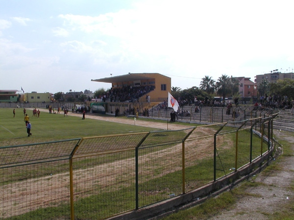 Stadiumi Roza Haxhiu - Lushnjë