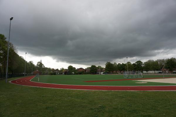 Schulsportplatz - Hopsten