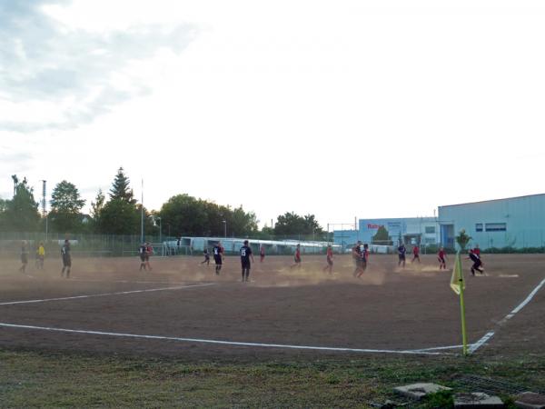 Sportplatz Unter der Bahn - Mülheim-Kärlich-Urmitz Bahnhof