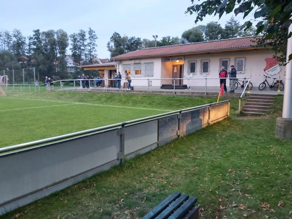 Sportplatz im Dorf - Flieden-Schweben