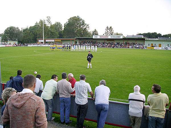 Richard-Gebert-Sportanlage - Schwadorf