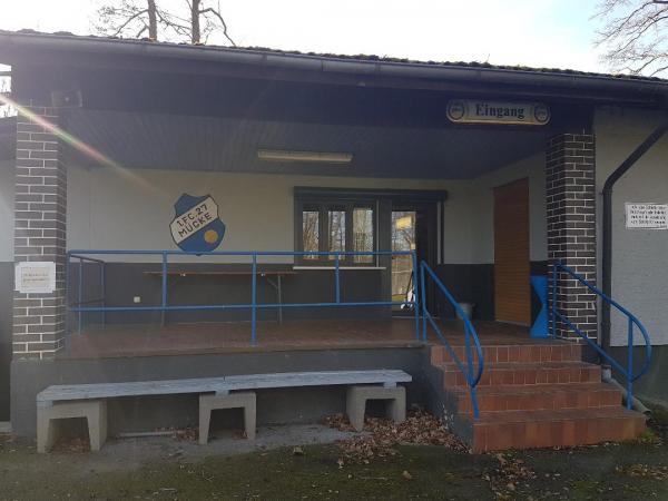 Sportplatz an der B49 - Mücke-Flensungen