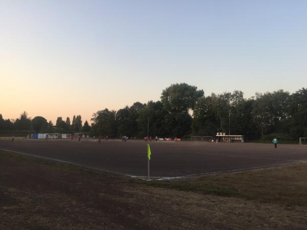 Sportplatz Robert-Blum-Straße - Leverkusen-Opladen