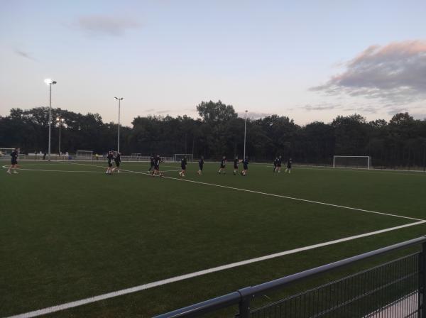 Bezirkssportanlage Am Wald - Düsseldorf-Hassels