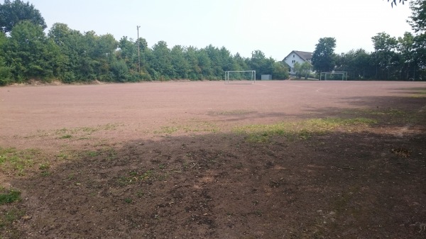 Sportplatz Wildwiese - Wolken bei Koblenz