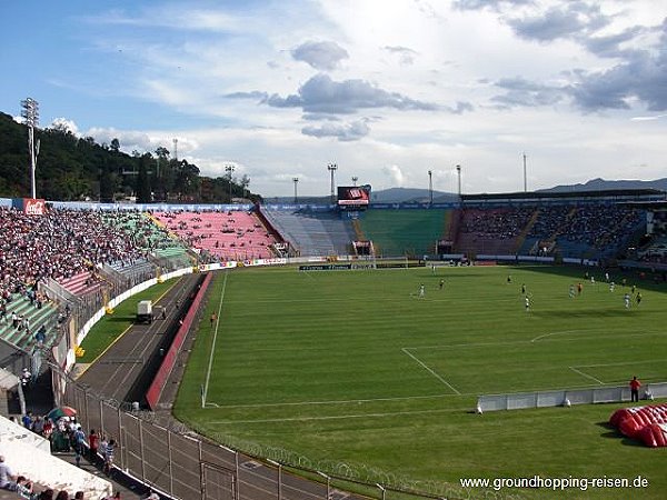 Estadio Nacional Chelato Uclés - Tegucigalpa