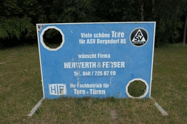 Stadion Sander Tannen Nebenplatz 1 - Hamburg-Bergedorf